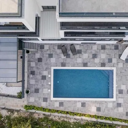 Exclusive Pool & Spa Orange *