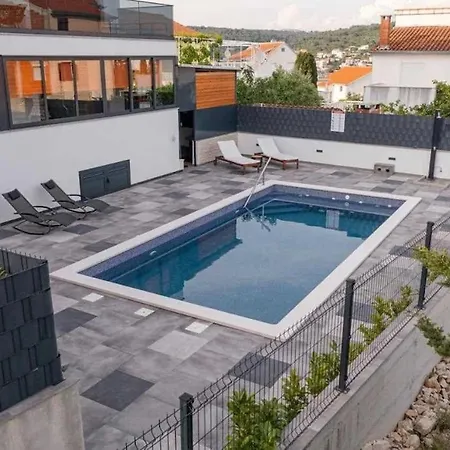 Exclusive Pool & Spa Orange Trogir